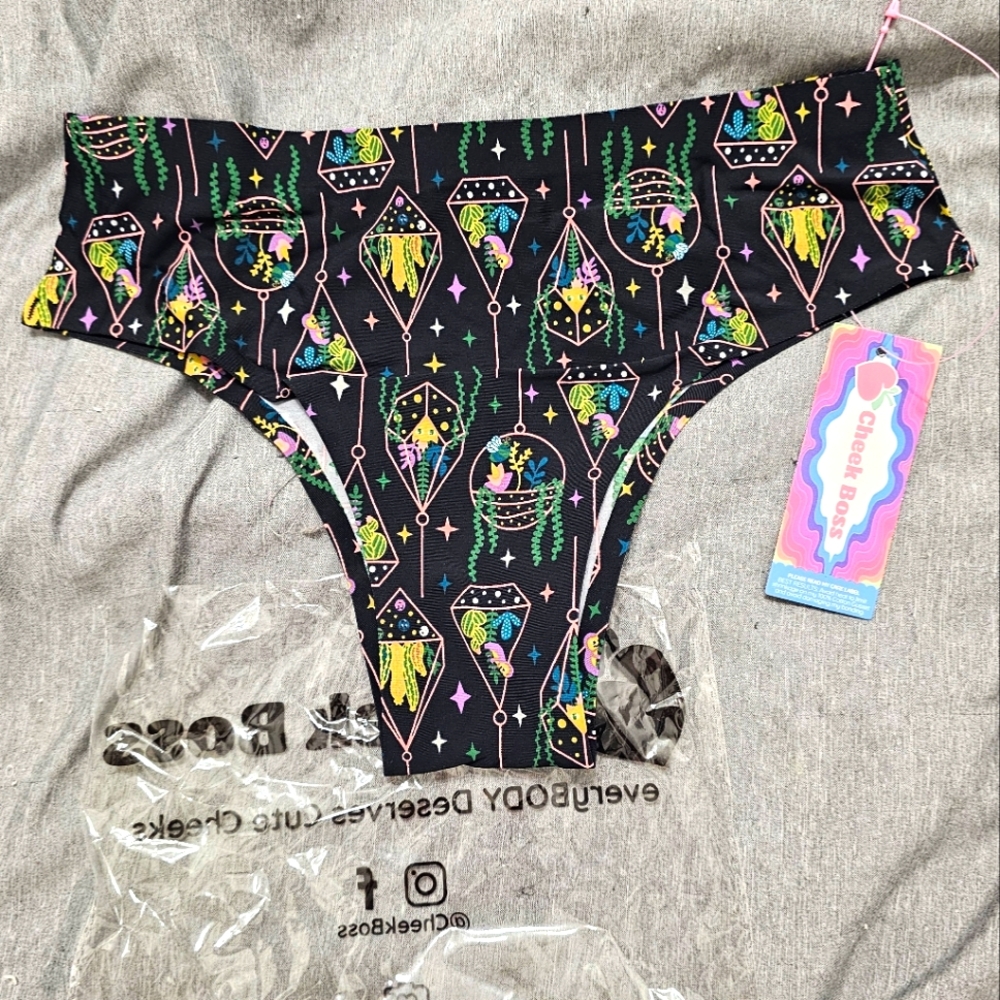 NWT CheekBoss Cheeky
